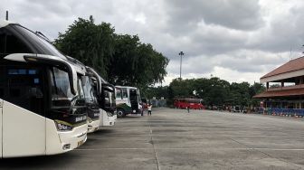 Aturan Diperketat, Supir Bus di Terminal Kampung Rambutan Rapid Test Massal
