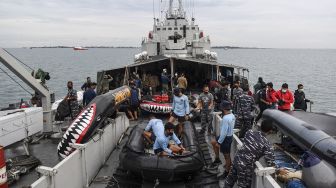 Pasukan Katak TNI AL Temukan Potongan Tubuh Diduga Penumpang Sriwijaya Air