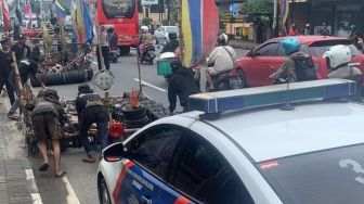 Razia Vespa Gembel Jadi Sorotan, Umbul-umbul Mini Market Bikin Salah Fokus