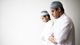 10 Hal yang Membatalkan Sholat, Wajib Diketahui Semua Umat Islam