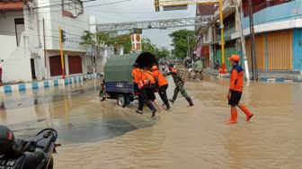 Jalan Raya Sampang-Ketapang Terputus Gegara Kali Kemuning Meluap Lagi