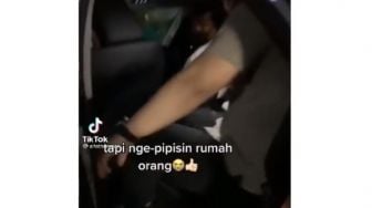 Viral Pria Terciduk Kencing di Depan Rumah Orang, Ngacir saat Ditegur