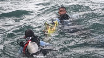 Cerita dari Bawah Laut: Menyelami Samudera Demi Korban Sriwijaya Air