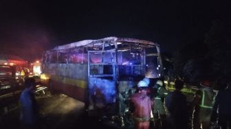 Bus Arimbi Tiba-tiba Terbakar di Tol Tangerang-Merak