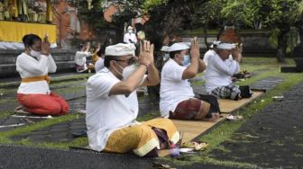 Ketat Jalani Protokol Covid-19, Tanpa Mengurangi Makna Suci Hari Siwaratri