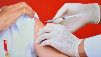 Vaksin Sinovac Boleh Disuntikkan ke Lansia, Bagaimana Hasil Uji Klinisnya?
