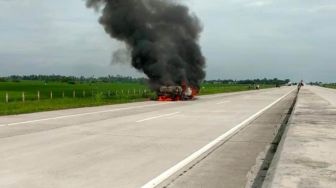 Mobil Dinas Pemkab Batubara Terbakar di Tol Tebing Tinggi-Medan