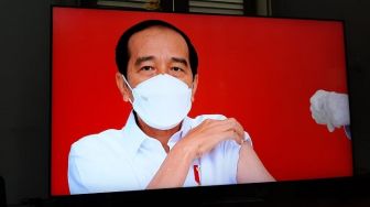 Ditanya Pernah Sakit Sebelum Divaksin, Jokowi: Cuma Batuk Kecil, Uhuk!