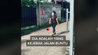 Ngeyel Ditegur Kalau Jalannya Buntu, Wanita Ini Ngibrit Ada Kuburan di Gang