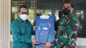 BI Bali Hibahkan Minibus untuk Pendistribusian Uang Korem Wira Satya