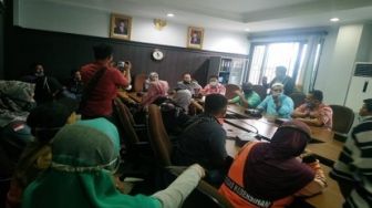 Sudah 18 Tahun Bersihkan Sampah di Pekanbaru, Yuasnimar "Dipecat" Lewat WA