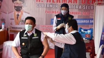 Gubernur Herman Deru Divaksin, 3.494 Warga Sumsel Dirawat Terpapar Covid 19