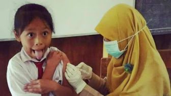 Bikin Ngakak, Ini Kumpulan Tingkah Masyarakat Saat Terima Vaksinasi