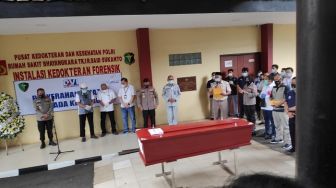 Pengambilan Jenazah Okky Bisma Diwarnai Isak Tangis Keluarga