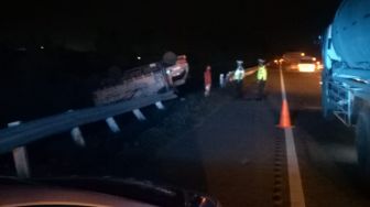 Truk Terguling di Tol Tangerang-Merak karena Rem Blong