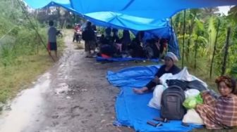 Ibu Hamil dan Lansia Tidur di Gunung, Korban Gempa Majene Teriak Bantuan