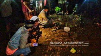 Tanggulangi Isu Teror Pocong, Kepala Desa Ini Malah Panggil Dukun