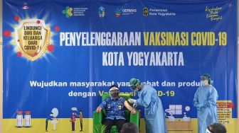 Sempat Kurang Fit, Wakil Wali Kota Jogja Pijit Dulu Sebelum Disuntik Vaksin