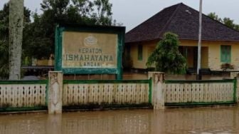 Banjir di Ngabang Landak,  Komplek Keraton Ismahayana Terendam