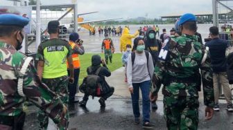 Puluhan Pengungsi Korban Gempa Sulbar Tiba di Makassar