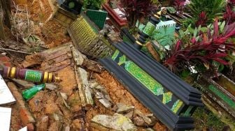 Hujan Deras, Belasan Makam di Samarinda Longsor