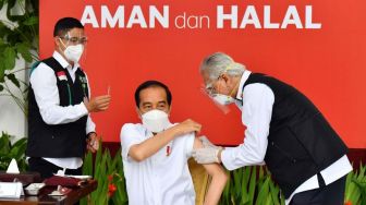 Jokowi Lantik Kapolri Baru Usai Disuntik Vaksin Dosis Kedua Rabu Besok