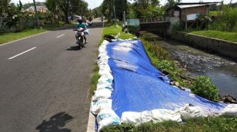 Talut Ambrol di Jalan Samas Berbahaya, Warga Palihan Minta Lekas Diperbaiki