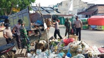 Polisi Periksa Kadis LHK Pekanbaru Agus Pramono