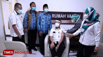 Vaksinasi Covid-19 di Gresik Berlanjut, Tenaga Medis Mulai Divaksin Sinovac