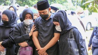 Denny Cagur Kaget Ibunda Ternyata Sudah Siapkan Kain Kafan