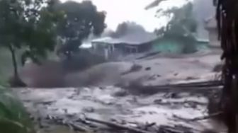 Ngeri, Video Banjir Bandang Gunung Mas Bogor, Puluhan Rumah Rusak