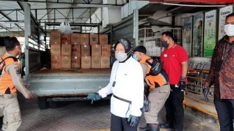 Goreng Tahu di Pengungsian, Mensos Risma Singgung Stok Makanan Saat Bencana