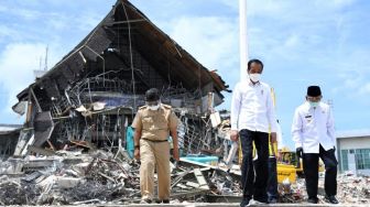 Jokowi Tinjau Kantor Gubernur Sulbar yang Rusak Akibat Diguncang Gempa