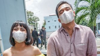 Pasangan Vanessa Angel dan Bibi Ardiansyah saat ditemui di Kawasan Tendean, Jakarta Selatan, Rabu (20/1/2021). [Suara.com/Alfian Winanto]