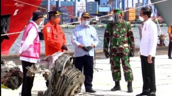 Jokowi Apresiasi Kerja Keras SAR Gabungan Cari Korban Sriwijaya Air di Laut