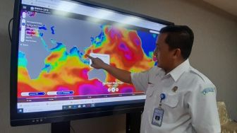 Bali Diprediksi Hujan Lebat Disertai Petir, Gelombang Laut 2 Meter