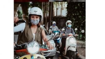 Best 5 Oto: Modifikasi Cute Vespa Awkarin, Aksi Menyentuh Awak Ambulans