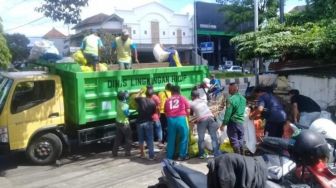 APBD Terlambat Angkutan Sampah Tersendat, Oposisi Bupati Faida Sawer Biaya