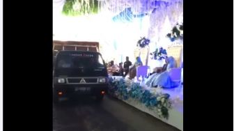 Viral Pesta Pernikahan Geger Gara-gara Mobil Ini, Muatannya Bikin Heboh