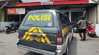 Kasir Minimarket Karanganyar Hamil Bersimbah Darah Ditusuk dari Belakang