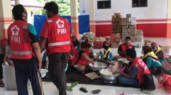 PMI Dirikan Posko Dapur Umum Bencana Banjir di Jember