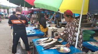 Sepekan Pasca Gempa, Pasar Tradisional di Mamuju Mulai Beraktivitas