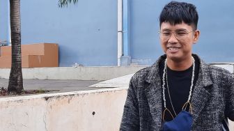 Ricky Cuaca Kesal Sering Ditelepon Ibunya Setiap Subuh, Auto Dinasihati Netizen: Lo Bakal Nyesel