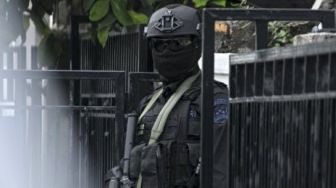 Densus 88 Anti Teror Amankan Terduga Teroris di Kartasura
