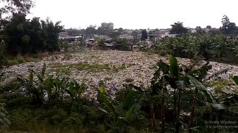 Duh, Lautan Sampah Selimuti Lahan Seluas Lapangan Bola di Bekasi Barat