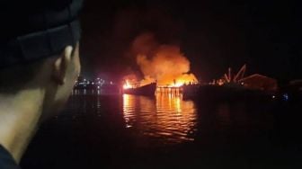 Tiga Kapal di Kampung Bugis Kepulauan Riau Terbakar