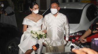 Baju Ibu yang Dipakai di Pernikahan Vicky Prasetyo Dinilai Lebih Heboh