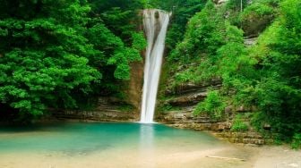 Bak Negeri Dongeng, Air Terjun di Turki Indah Berselimut Salju