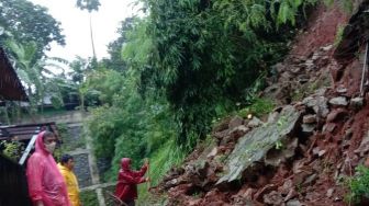 BPBD Bekasi Minta Masyarakat Menjauh dari Lokasi Longsor di Jatiasih