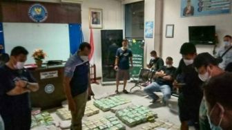 Selain 171 Kg Sabu dan Ribuan Pil Ekstasi, BNN Amankan Dua Tersangka